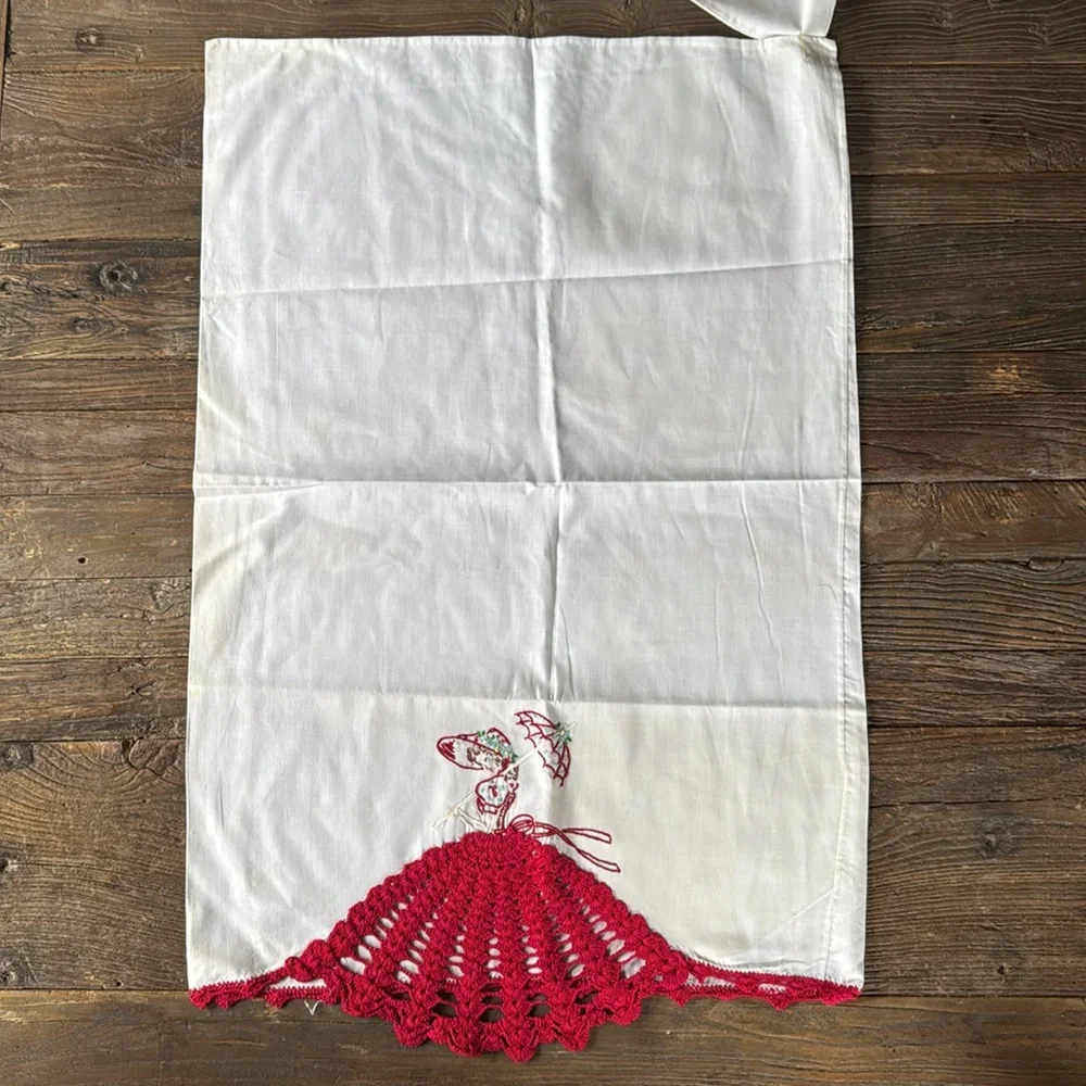 Vintage hand‎ crocheted southern bell pillowcase pair